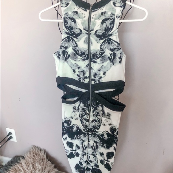 Dress - Picture 3 of 3